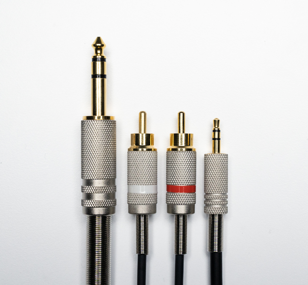 Pioneer DM-40D-K connectivity options