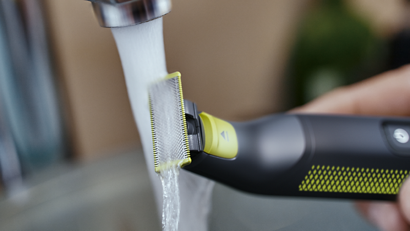 Philips OneBlade QP6506/15 rinsed under the tap
